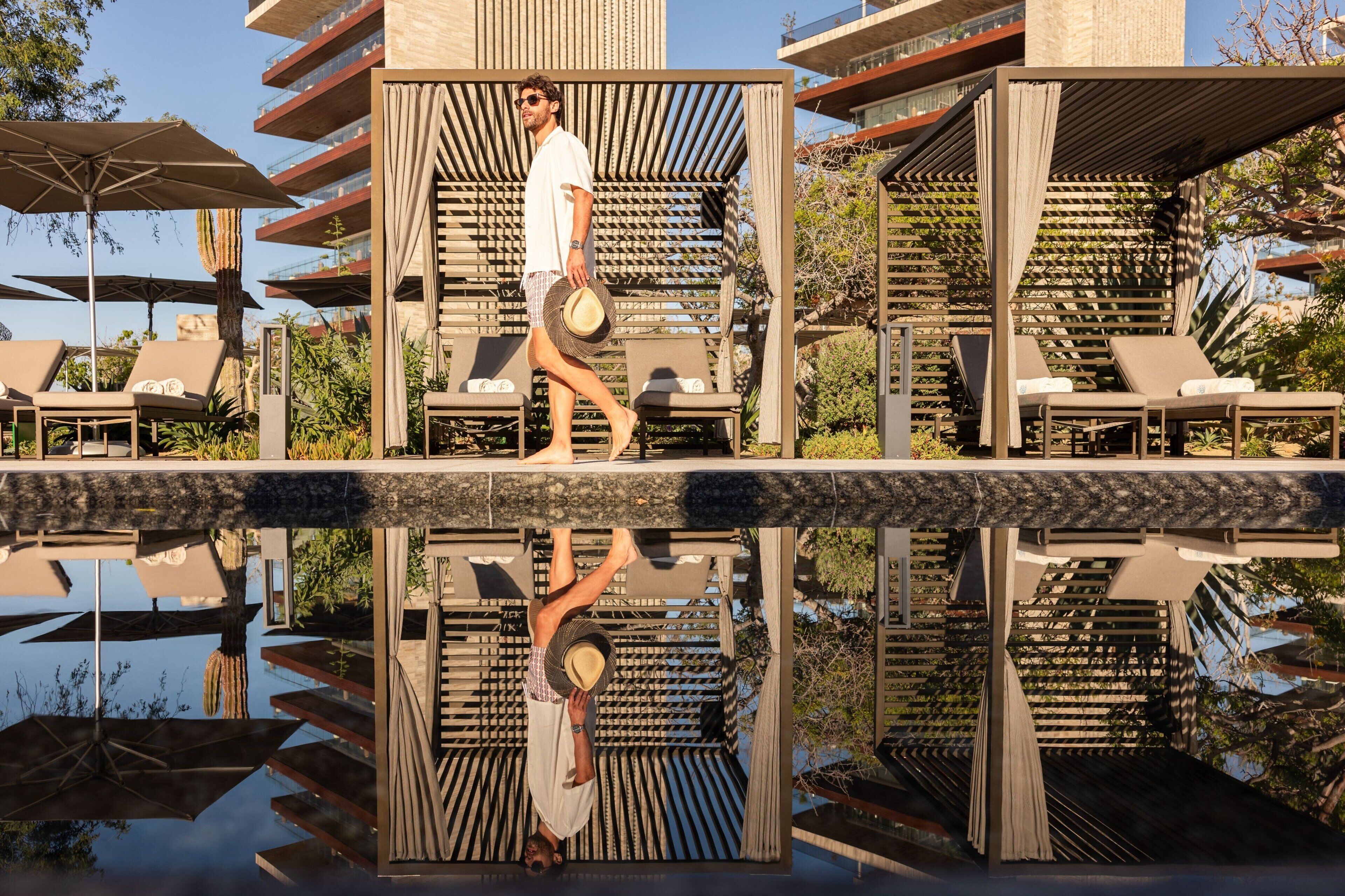 4 من حمّامات السباحة الخارجية