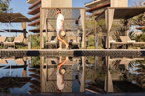 4 outdoor pools