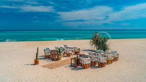 A beachside seating area with wicker chairs and a palm tree, overlooking the ocean. - Solaz, A Luxury Collection Resort, Los Cabos a Marriott Hotel (San José del Cabo)
