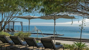 4 piscines extérieures