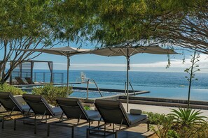 4 outdoor pools