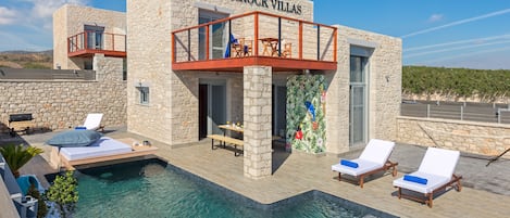 3 bedrooms, premium bedding, in-room safe, laptop workspace