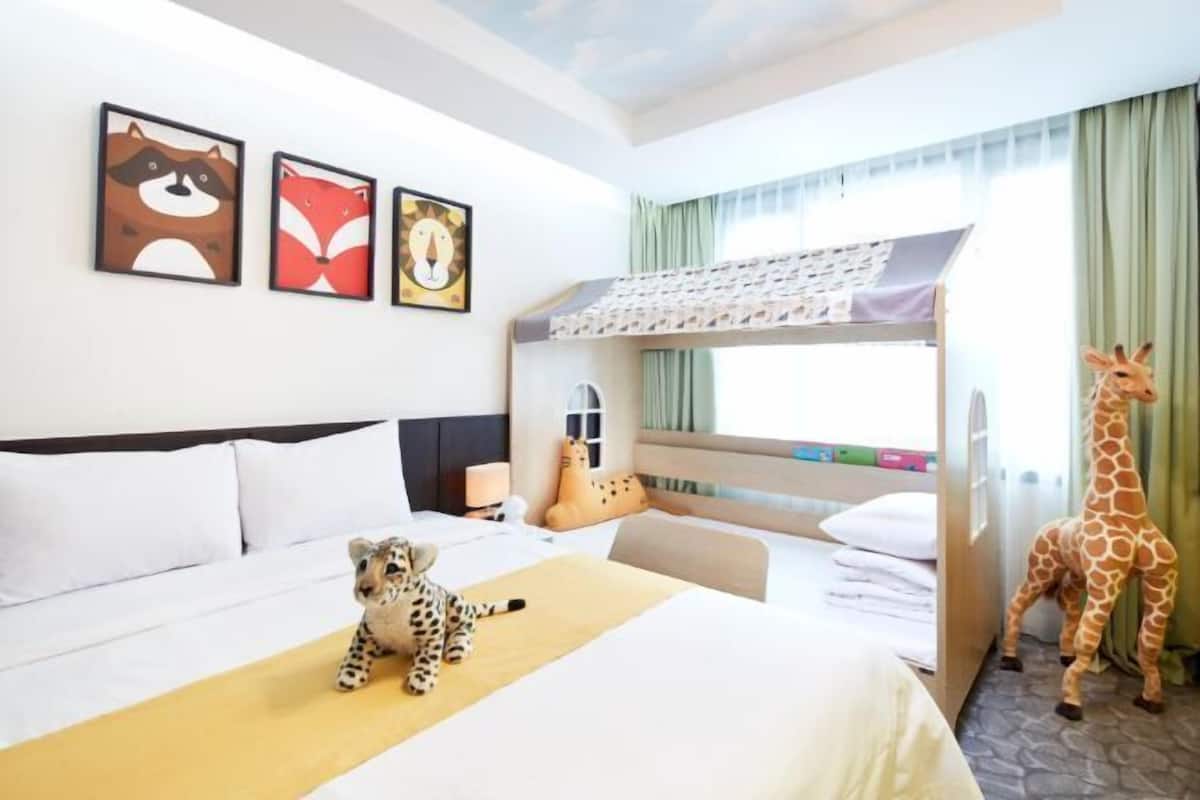 Premium bedding, in-room safe, desk, blackout curtains