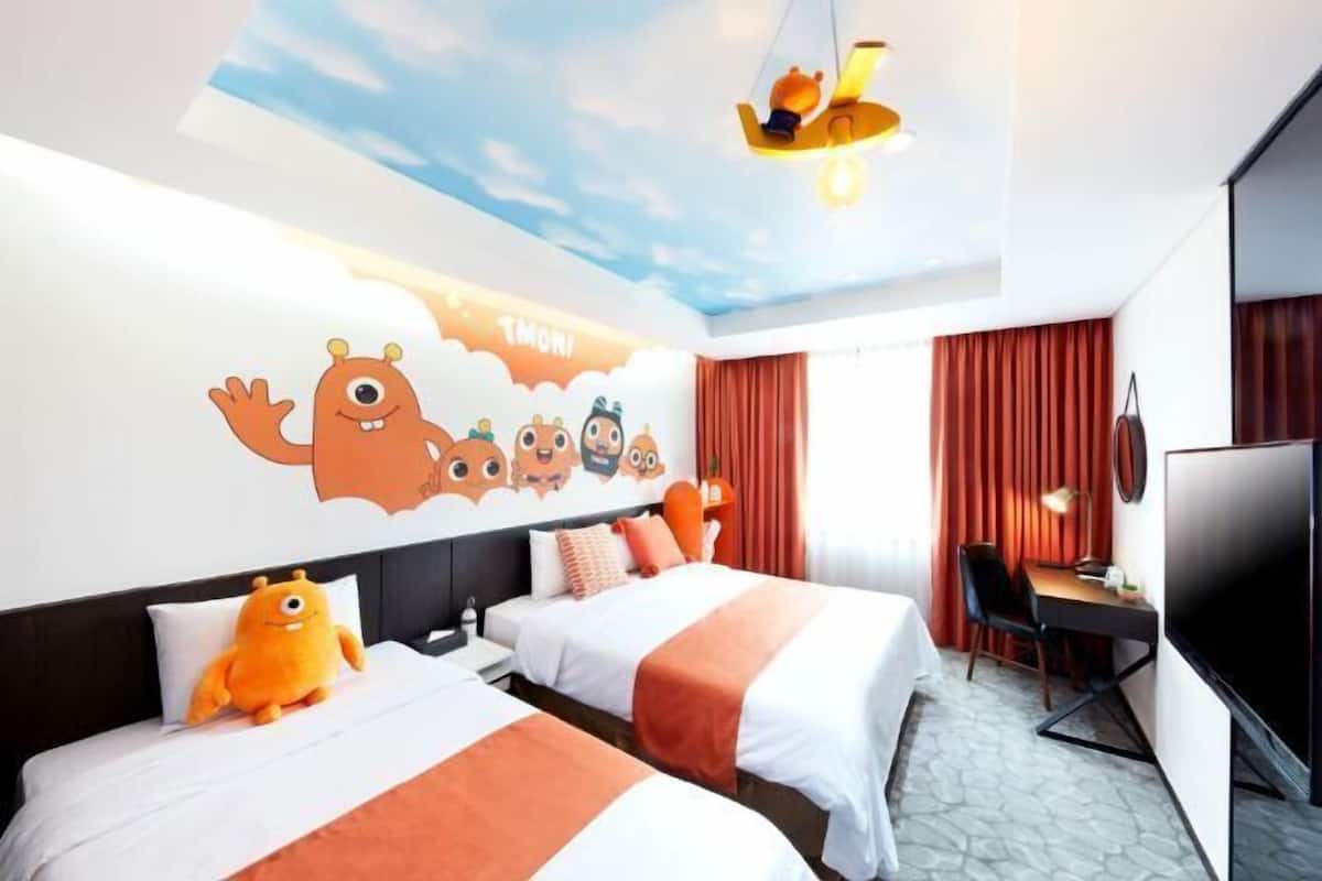 Premium bedding, in-room safe, desk, blackout curtains