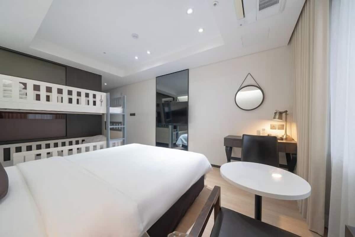 Premium bedding, in-room safe, desk, blackout curtains