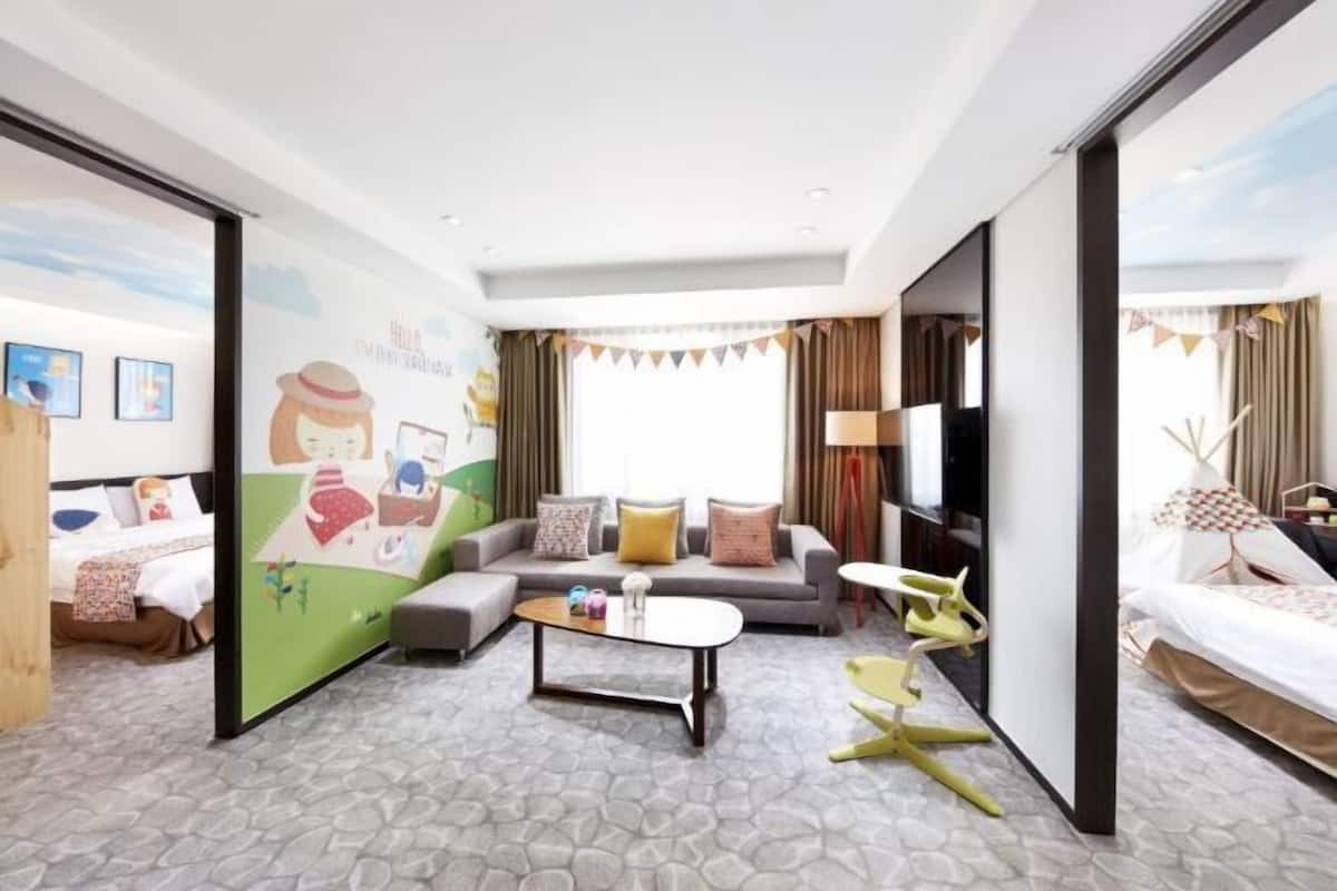 Premium bedding, in-room safe, desk, blackout curtains