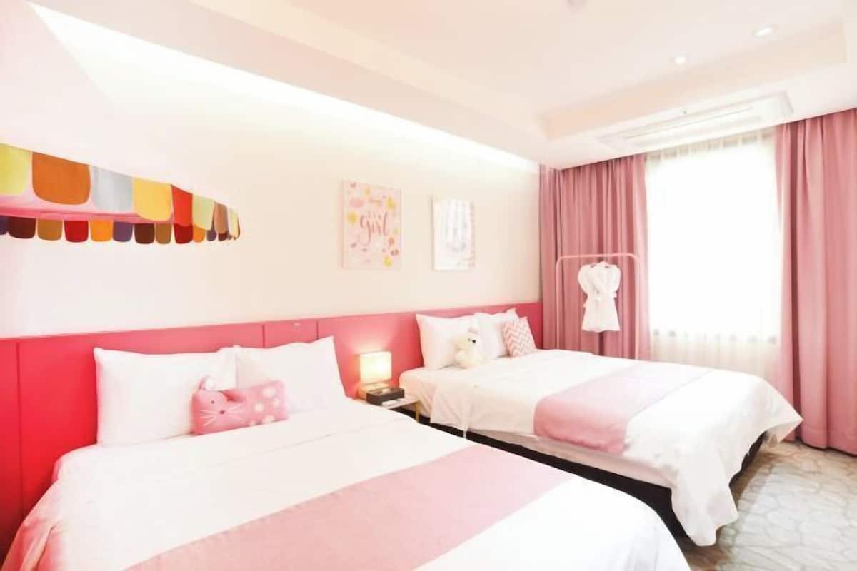 Premium bedding, in-room safe, desk, blackout curtains