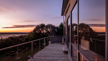 2 Bedroom House with Ocean Views | Balcony