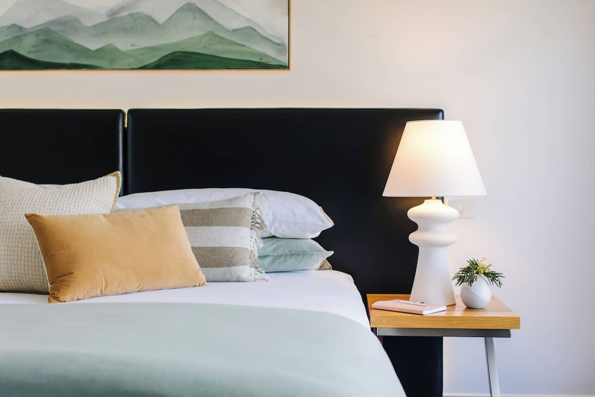Townhome, 3 Bedrooms, Hot Tub (Georgian) | Hypo-allergenic bedding, blackout drapes, soundproofing