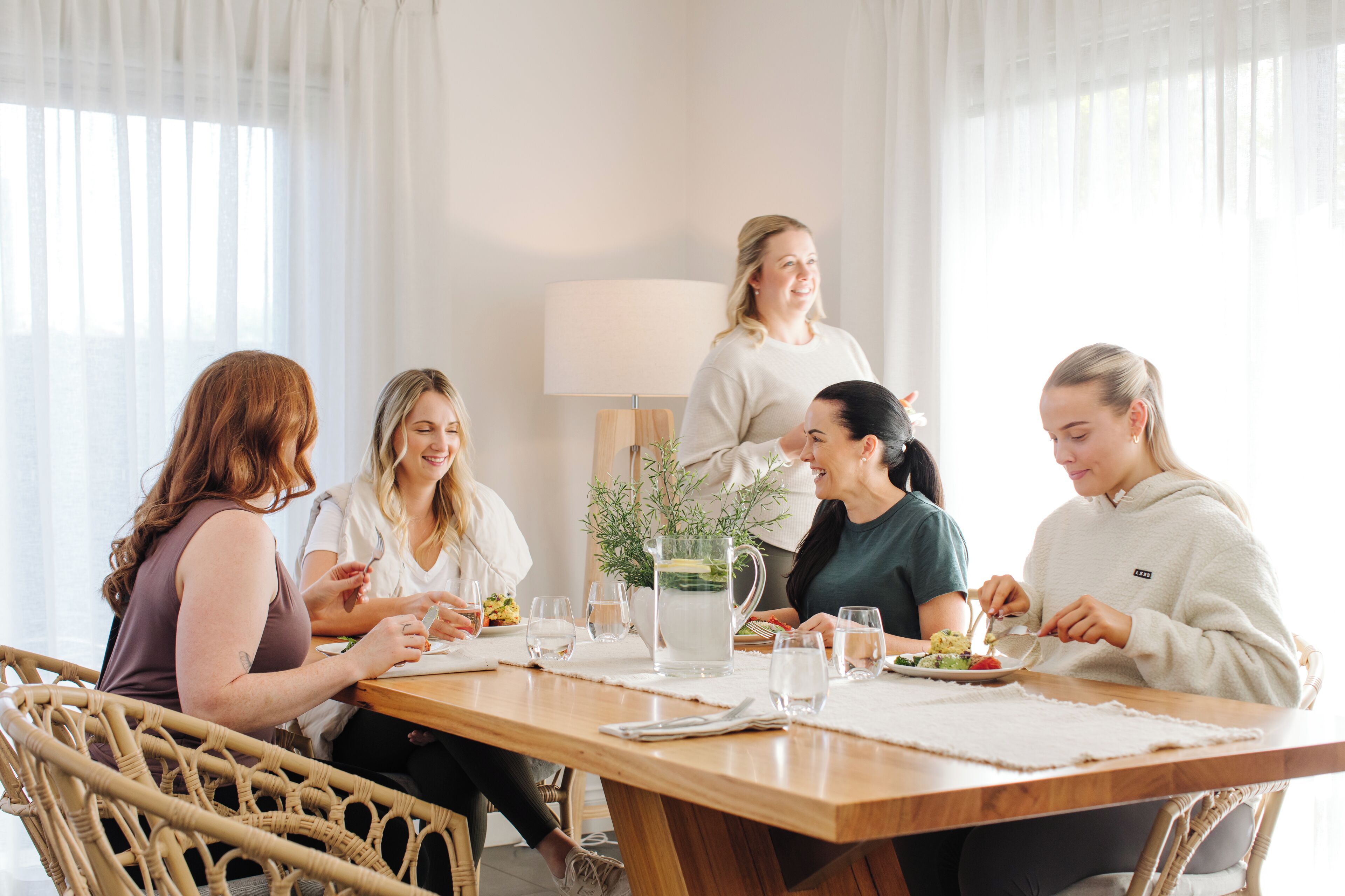 联排别墅, 3 间卧室, 热水浴缸 (Georgian) | 起居区 | 3-厘米纯平电视（配备数码频道）、智能电视、Netflix