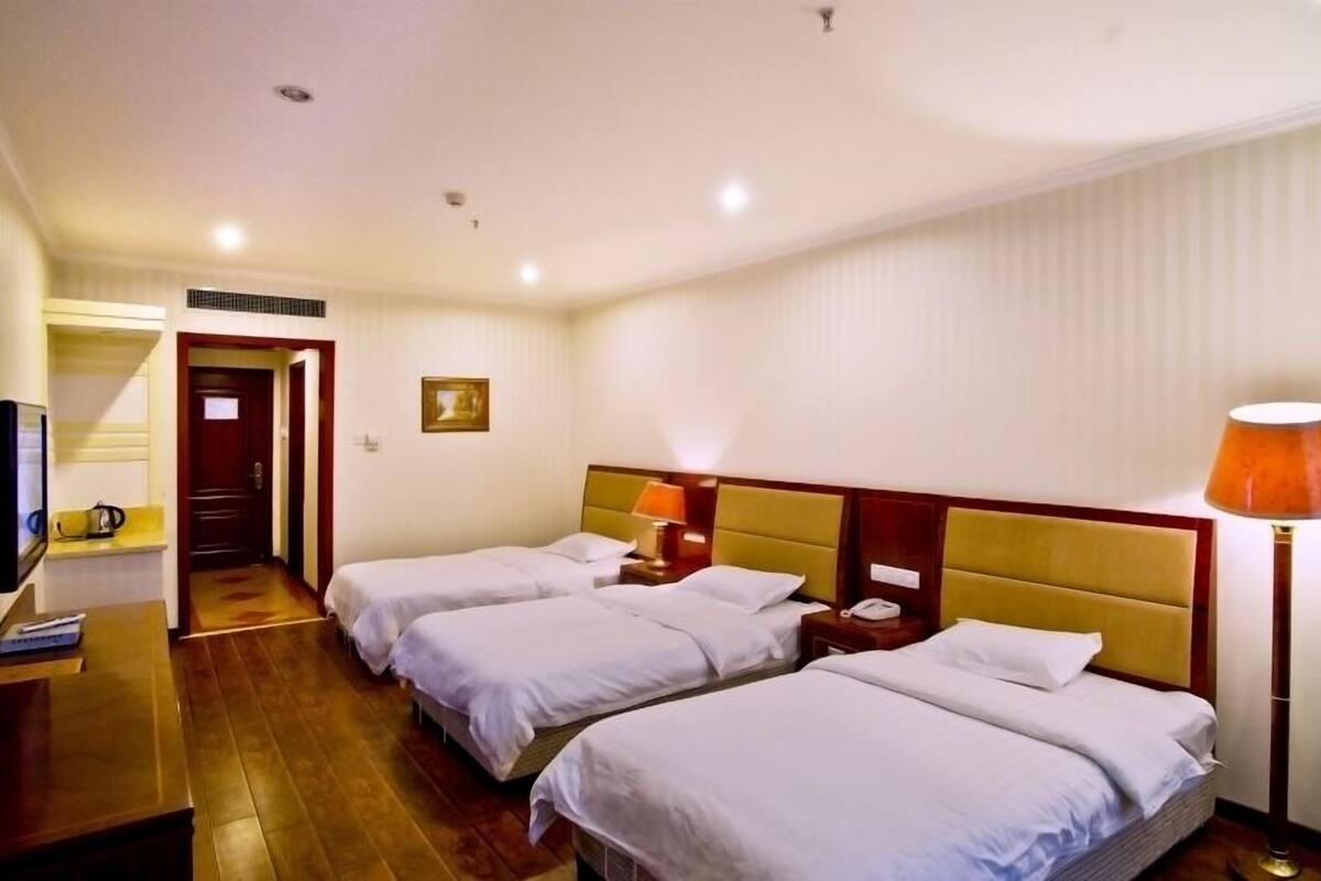 Quarto triplo | Roupas de cama premium, frigobar, cofres nos quartos, escrivaninha