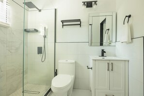 Towels, toilet paper - Furnished 1 bedroom Apartment in Gated Complex  (Kingston)