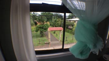 Habitación triple, vistas a la ciudad | Vistas desde la habitación