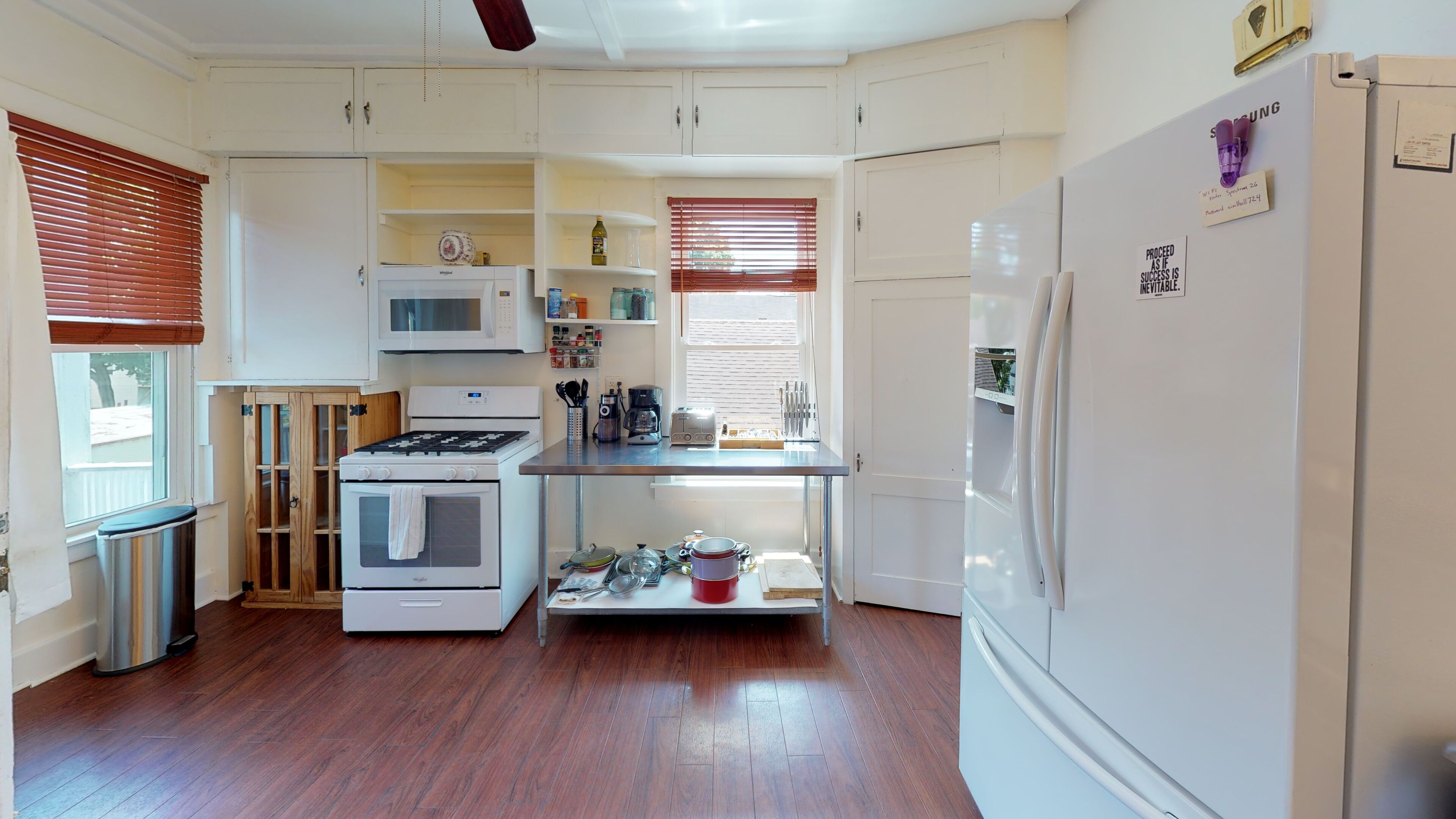Whole 2nd floor. Chef's Kitchen-9' Ceilings, Light-Airy! 1.5 baths. Near Gorges.