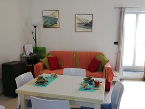 Dining - two-room apartment with panoramic terrace (La Spezia)