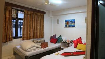 Desk, soundproofing, iron/ironing board, free WiFi