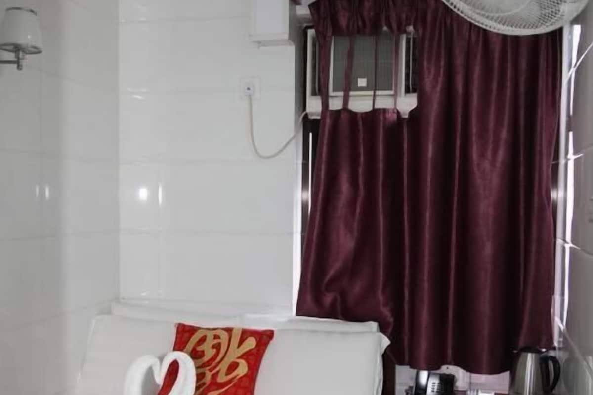 Desk, soundproofing, iron/ironing board, free WiFi