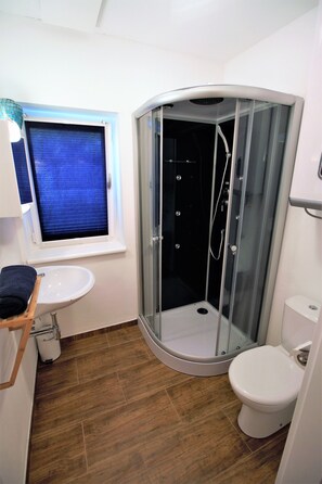 Shower, free toiletries, towels, toilet paper