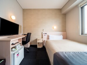 Escritorio, insonorización, wifi gratis y ropa de cama 