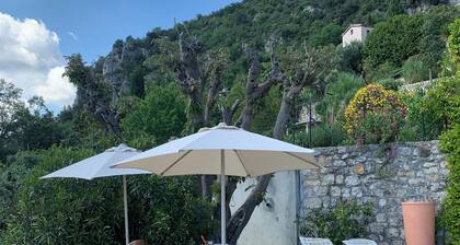 Ferienhaus mit Panoramablick auf Meer und Berge