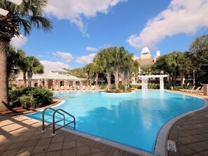 Alberca techada y alberca climatizada