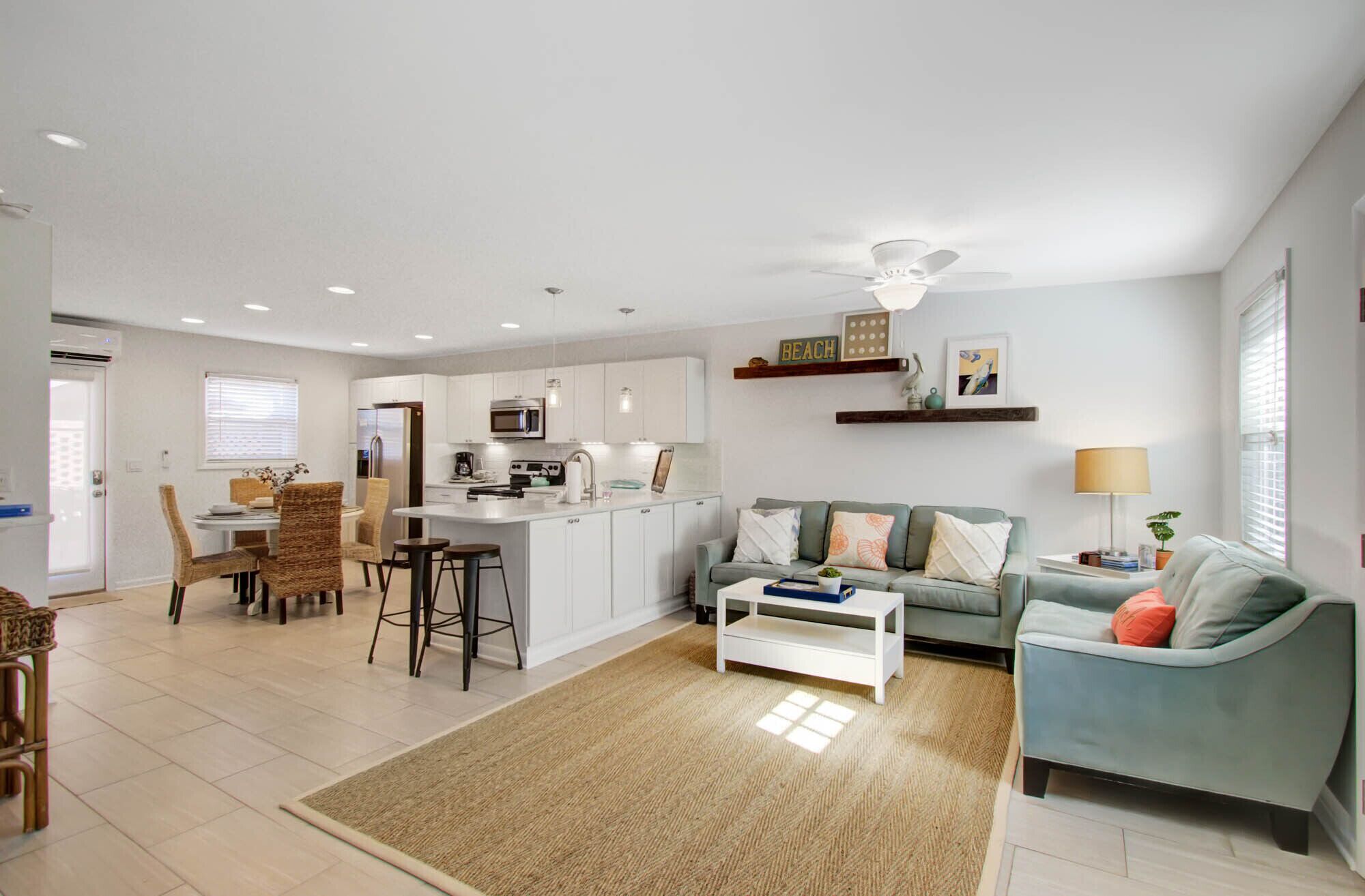COASTAL GETAWAY - PROFESSIONALLY CLEANED TOWNHOUSE!  GREAT LOCATION! 3BDRM