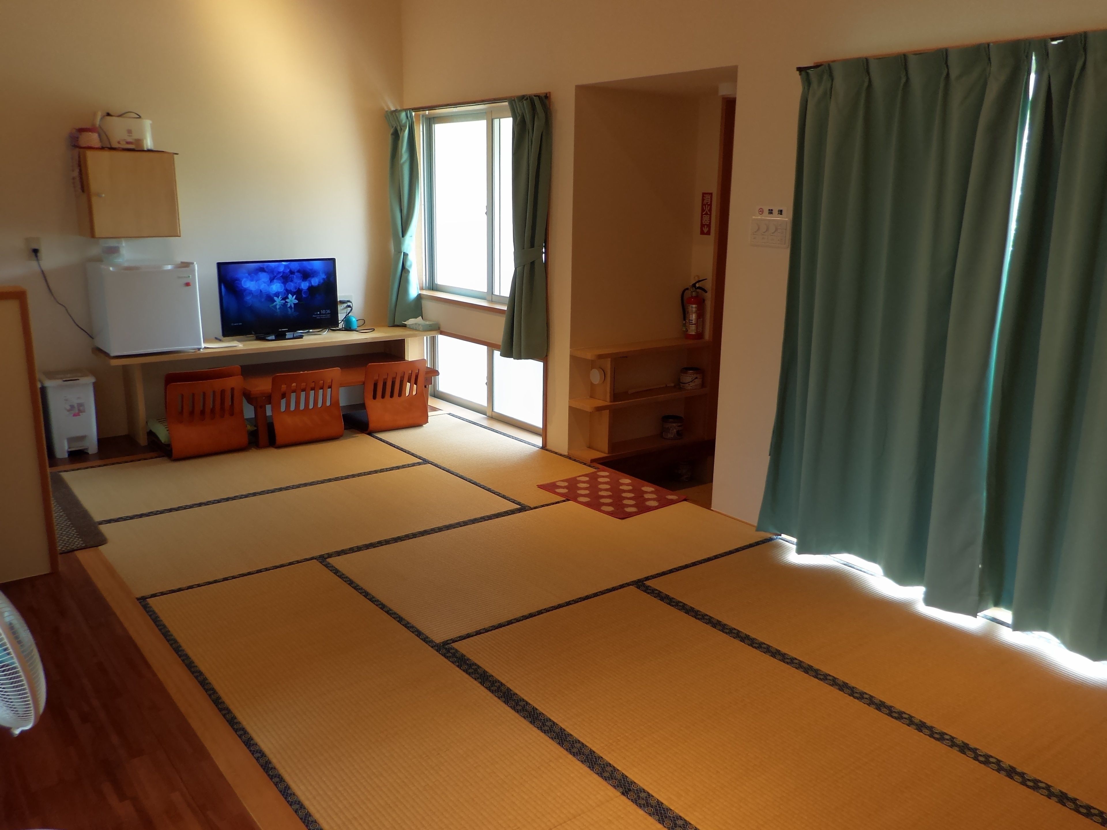 Soundproofing, free WiFi, bed sheets