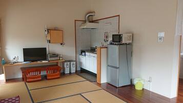 Soundproofing, free WiFi, bed sheets