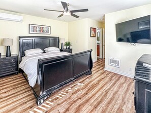 3 slaapkamers, een strijkplank/strijkijzer, gratis wifi, beddengoed