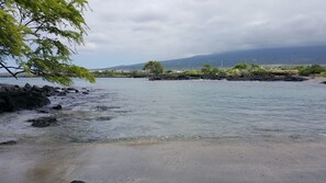 Ligstoelen aan het strand, strandlakens