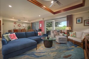 Een smart-tv, een dvd-speler, boeken en een filmbibliotheek