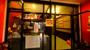 Reception - Let It Bee Econo Hostel (Ko Lanta)