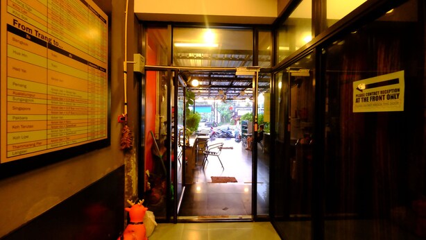 Hallway - Let It Bee Econo Hostel (Ko Lanta)