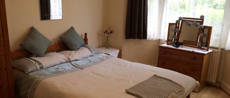2 bedrooms, desk, iron/ironing board, free WiFi