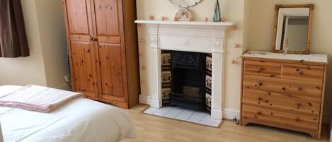 2 عدّة غرف نوم ومكتب ومكواة/لوح كي وواي فاي مجانًا