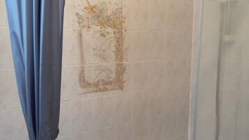 Combined shower/bathtub, hair dryer, towels, soap