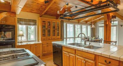 15 bdrm ~48ppl~ 2 houses
XL HotTub, Pool, pond, Volleyball4238021965.