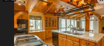 15 bdrm ~39ppl~ 2 houses
XL HotTub, Pool, pond, Volleyball4238021965.