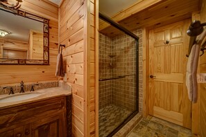 Bathtub, hair dryer, towels, soap - LAKEFRONT, PONTOON BOAT, HOT TUB, FIREPIT, Fireplace . Wide lake Mountain View  (Blairsville)