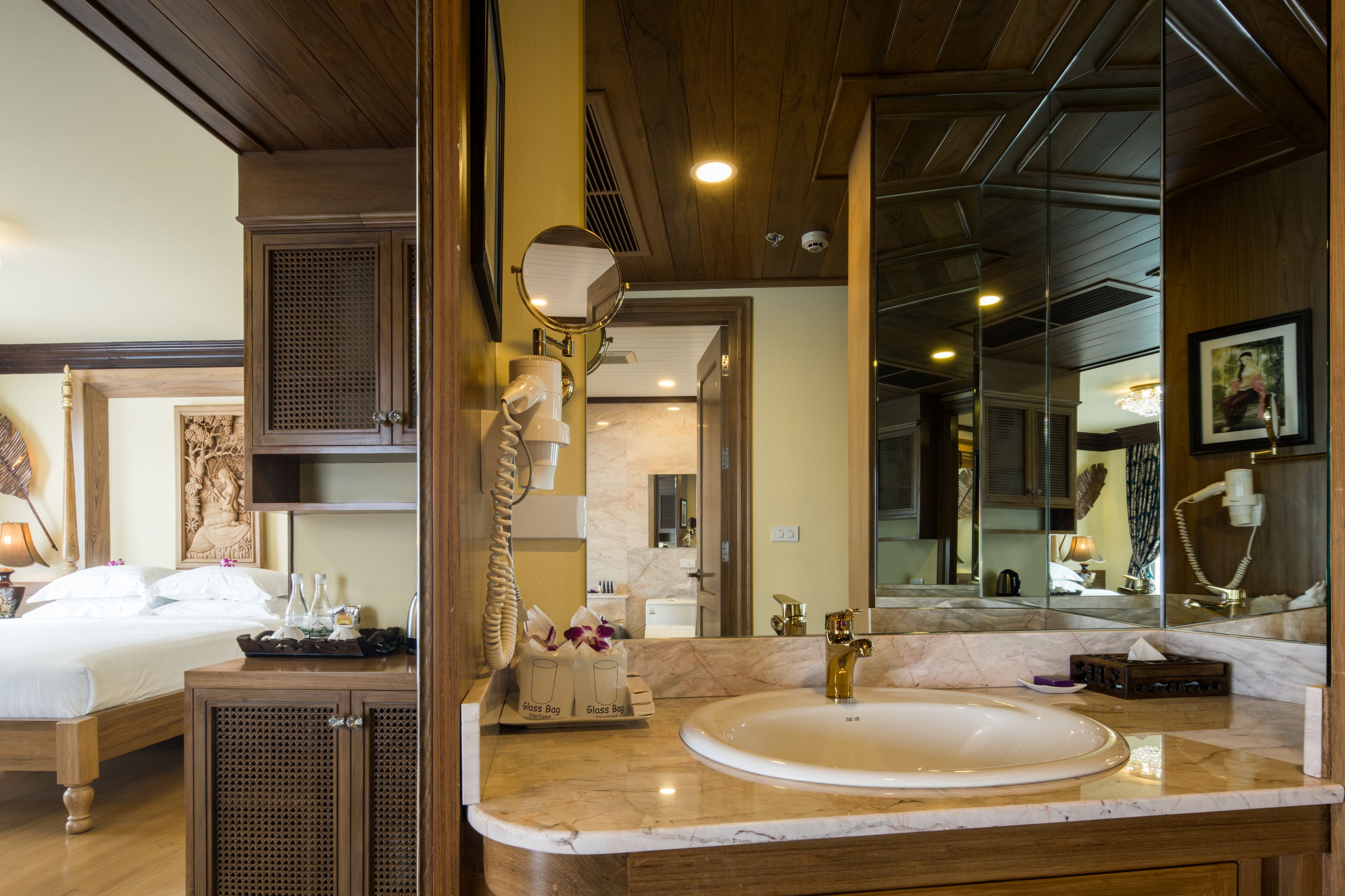 Photo - Peak Nimman Prestige Hotel
