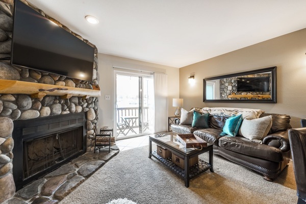 Smart TV, fireplace