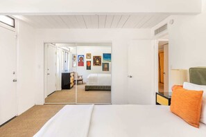 3 Schlafzimmer, Schreibtisch, Bügeleisen/Bügelbrett, Reisekinderbett