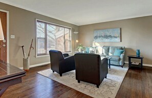 TV, lareira, videogames, DVD player