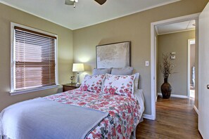 3 quartos, ferros/tábuas de passar roupa, Wi-Fi, roupa de cama