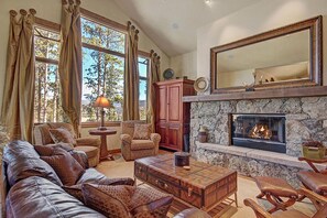 Smart TV, fireplace, DVD player, table football