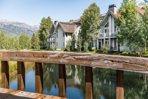 Outpost: Granite Canyon at Teton Pines