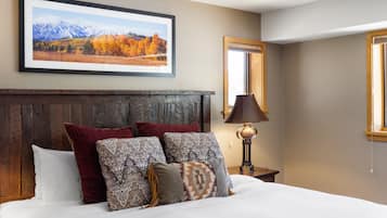 4 bedrooms, desk, iron/ironing board, WiFi