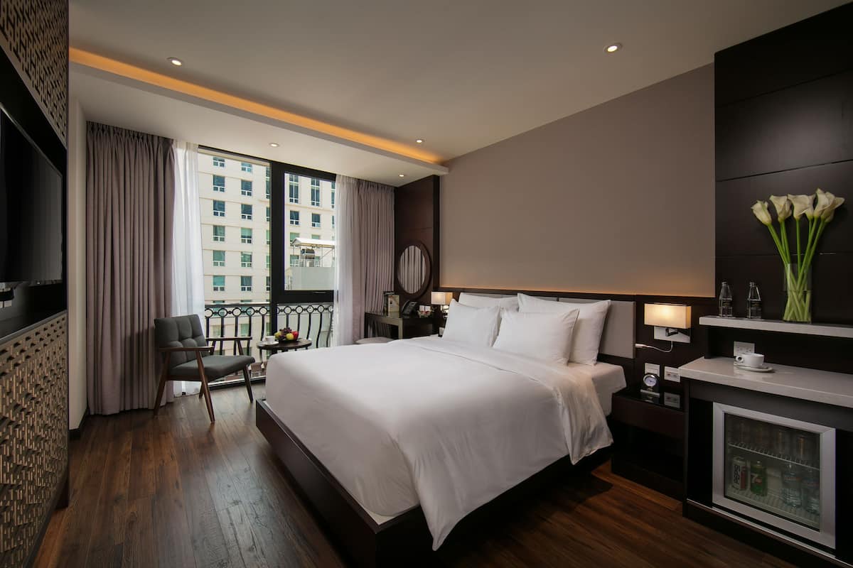1 bedroom, premium bedding, minibar, in-room safe