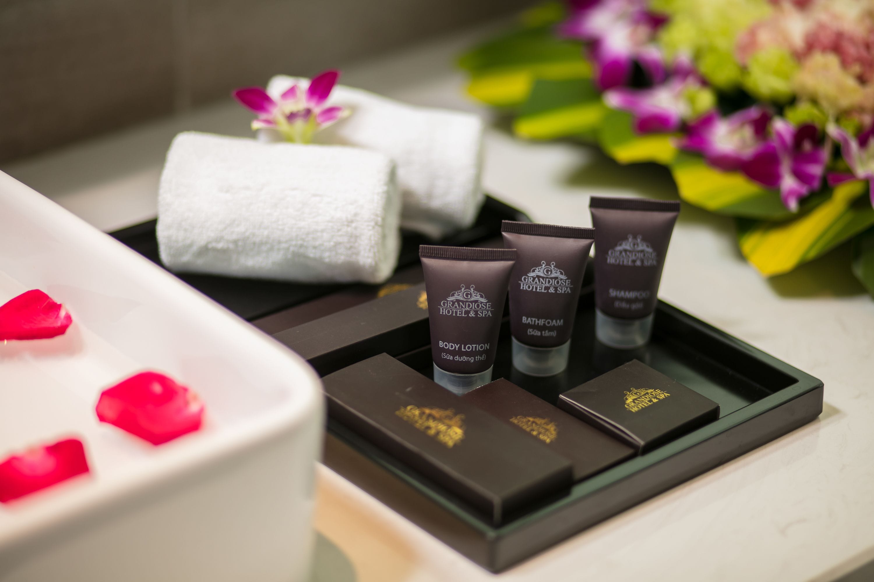 deluxe room | 1 bedroom, premium bedding, minibar, in-room safe