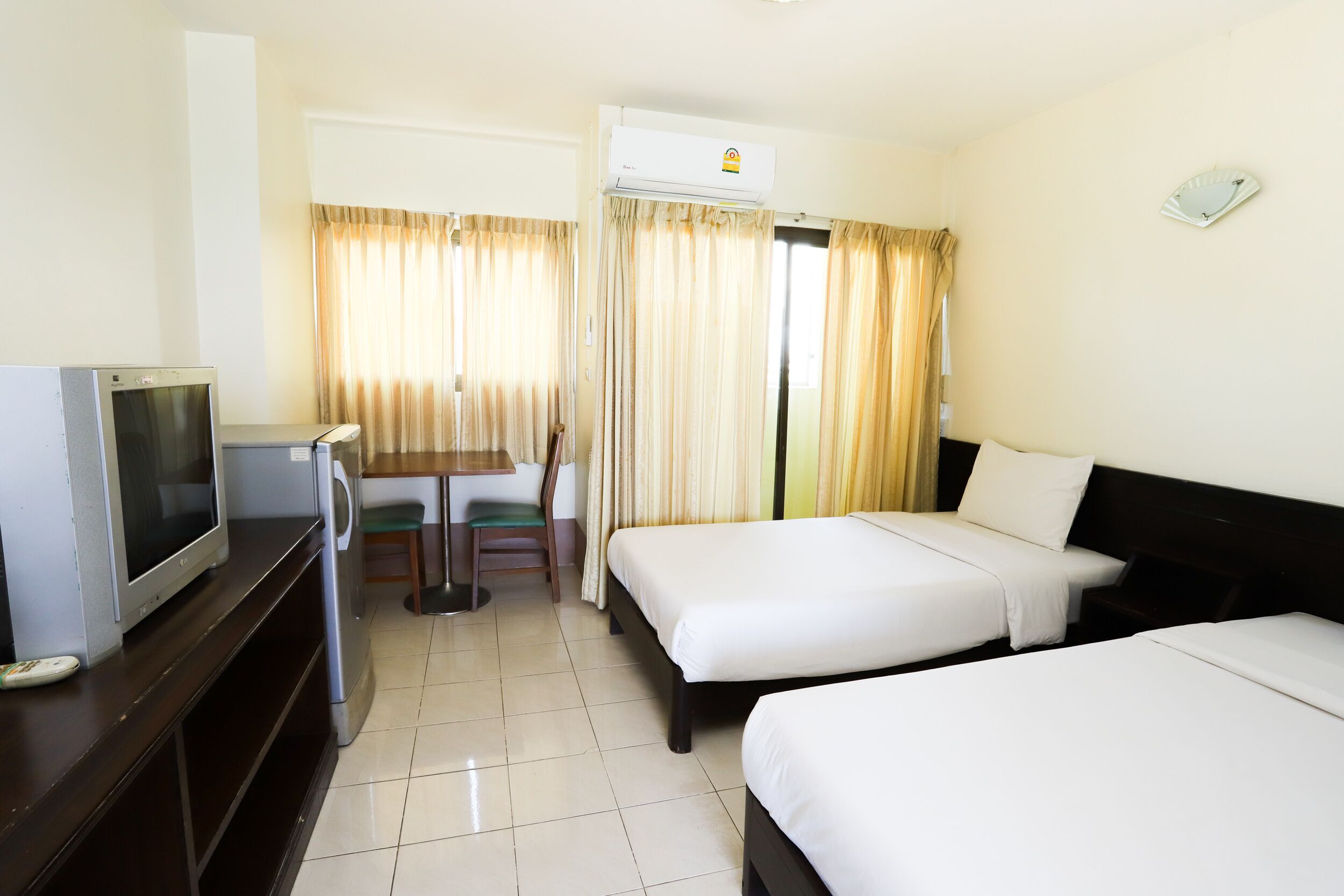 Twin Room with Air Conditioned | Free WiFi